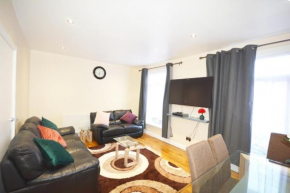 London Modern 4 Bedroom Apartment